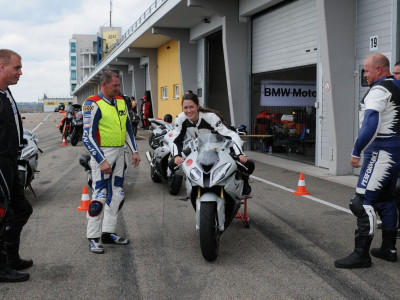 20110913161851_Freies_Fahren_Sachsenring_29-und-30_Aug_11-598.400x300-crop.jpg