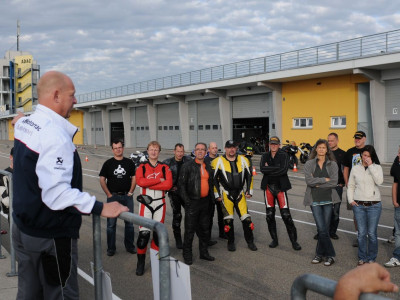 20110913162005_Freies_Fahren_Sachsenring_29-und-30_Aug_11-008.400x300-crop.jpg